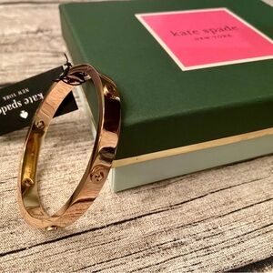 NWT! ♠️ Gift set kate spade logo studded hinge bangle/bracelet. Rose gold.